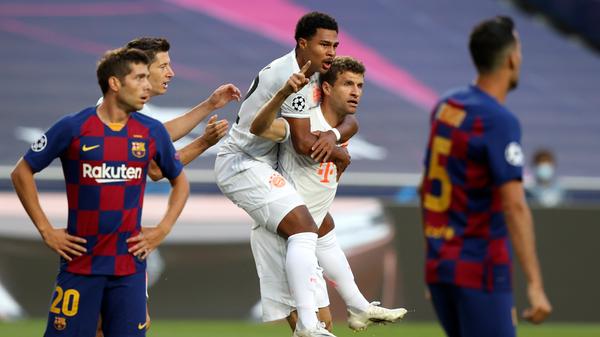 El País (Spanien): "Bayern demütigt Barcelona. Bei dem historischen Sieg hat die Mannschaft von Quique Setién unerklärlicherweise der Macht des deutschen Teams nichts entgegenzusetzen. (...) Das Azulgrana-Team hat die schlimmste jemals bei einem europäischen Wettbewerb gesehene Niederlage seiner Geschichte erlitten."