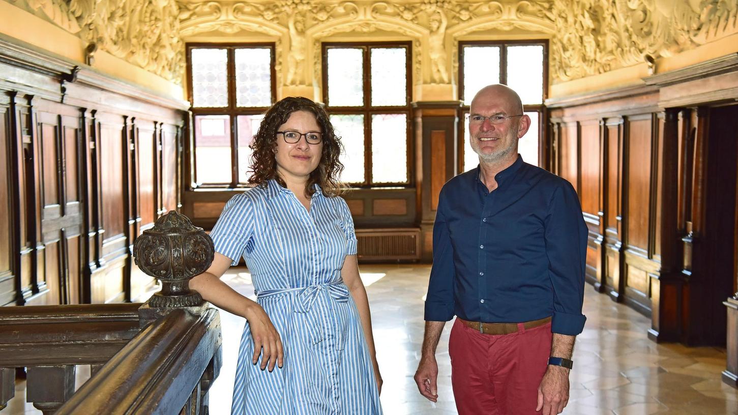 Thomas Eser, Chef der städtischen Museen, und Evelyn Reitz, neue Abteilungsleiterin für die kulturhistorischen Museen.