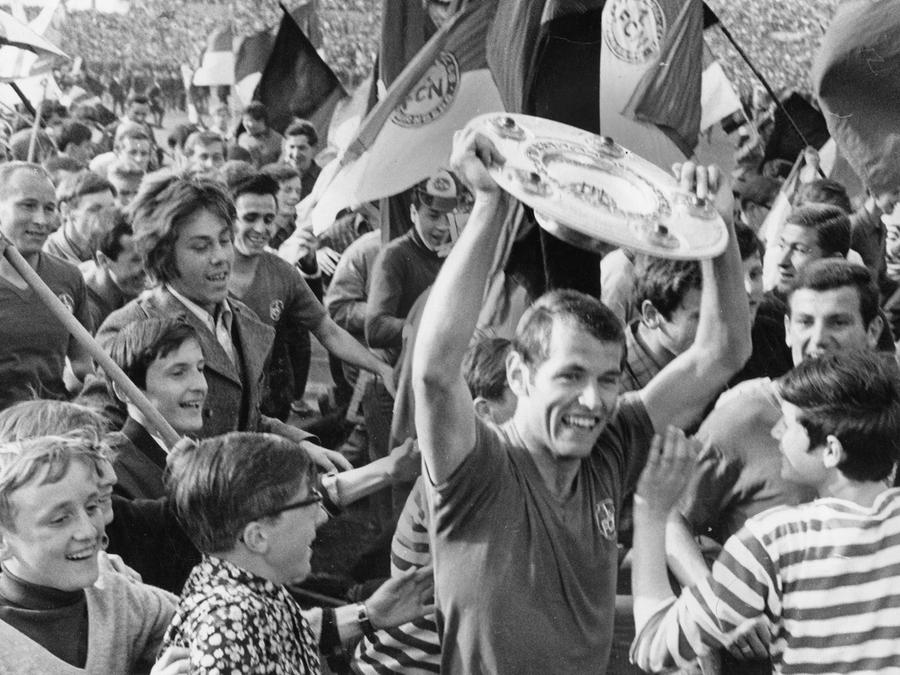 Meisterspieler Verstorben Trauer Um Fcn Legende Volkert Sport Nordbayern De