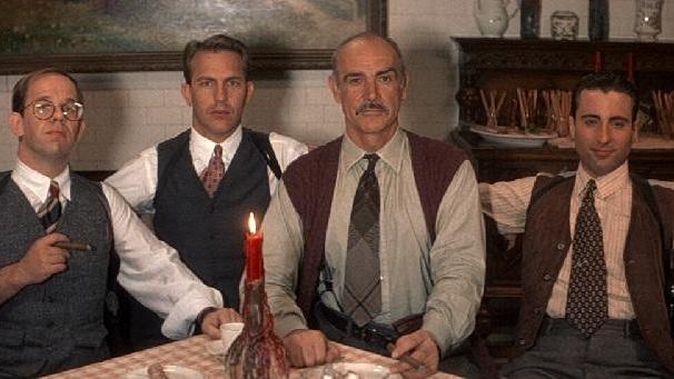 Sean Connery (Mitte) 1987 mit Kevin Kostner und Andy Garcia in Brian De Palmas Mafia-Thriller "Die Unbestechlichen". Die Rolle des nachdenklichen Cop Jim Malone brachte Connery endlich seinen ersten - und einzigen - Oscar (als bester Nebendarsteller) ein.