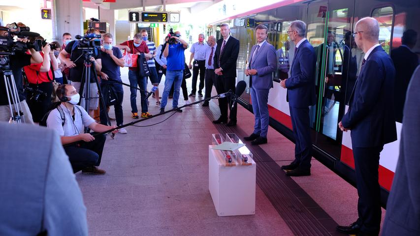 Mit König und Co: Einweihung von Nürnbergs neuer U-Bahn