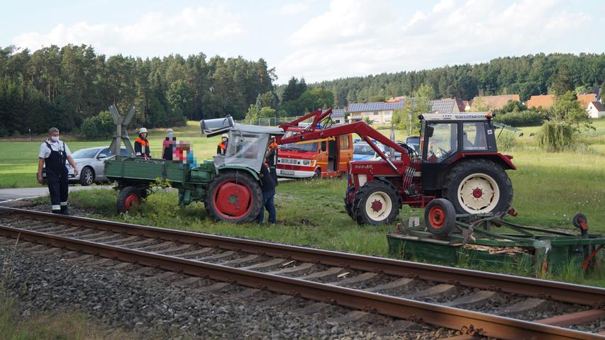 Zugunglück in Mittelfranken: Zug erfasst Traktor
