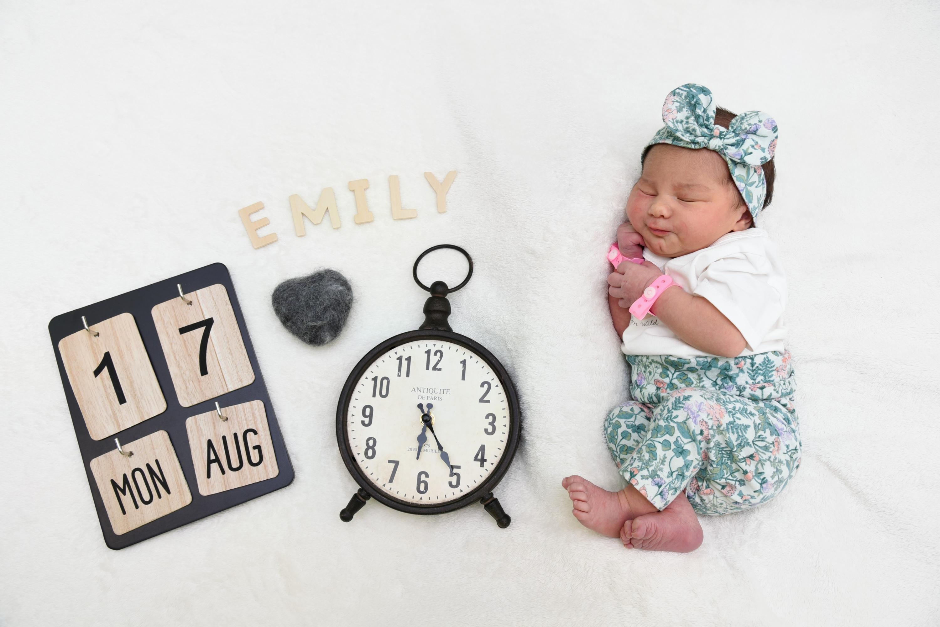 Die kleine Emily kam am 17. August 2020 im Klinikum Hallerwiese zur Welt. Bei ihrer Geburt wog sie 3270 Gramm und war 53 Zentimeter groß. 