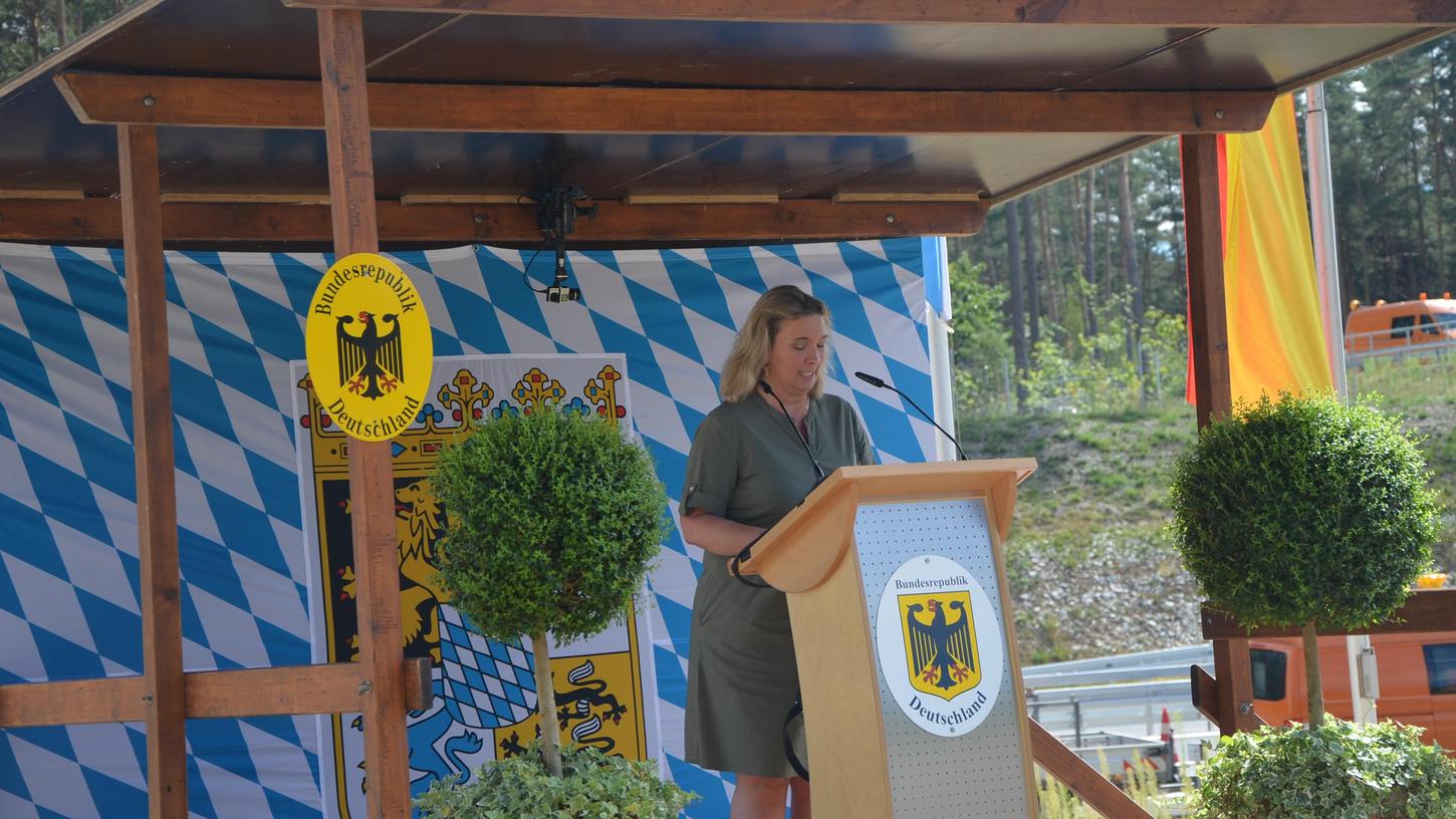 Die bayerische Verkehrsministerin Kerstin Schreyer hielt eine Rede. 