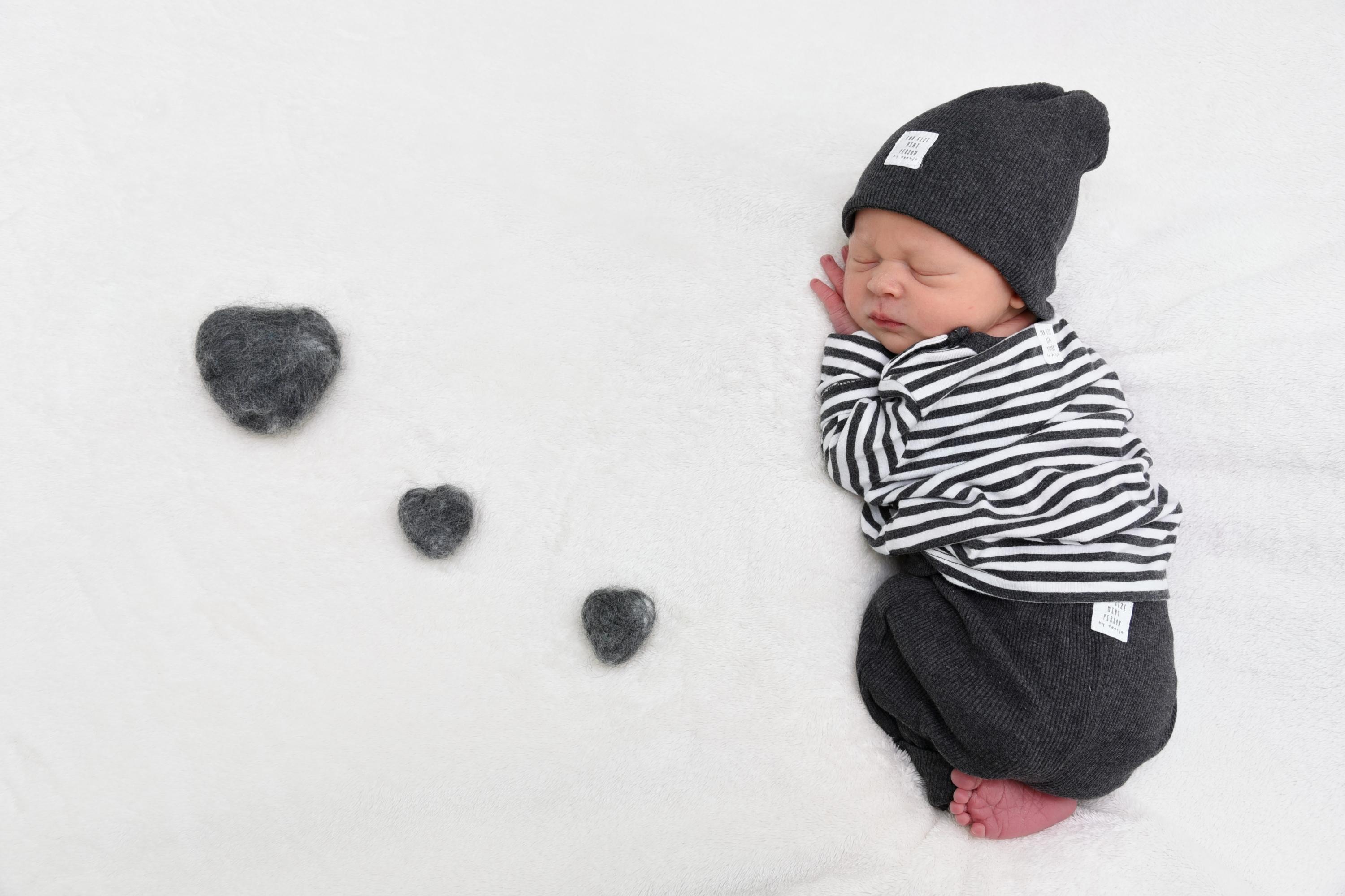 Am 19. August erblickte Lukas in der Klinik Hallerwiese das Licht der Welt. Das Geburtsgewicht betrug 2930 Gramm, die Größe 51 Zentimeter. 