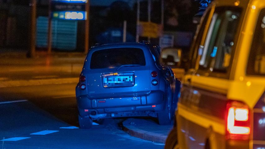 Fürth: Autofahrer erfasst Fußgängerin - Frau verletzt