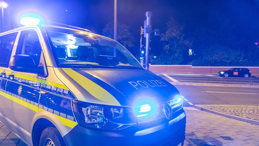 Fürth: Autofahrer erfasst Fußgängerin - Frau verletzt
