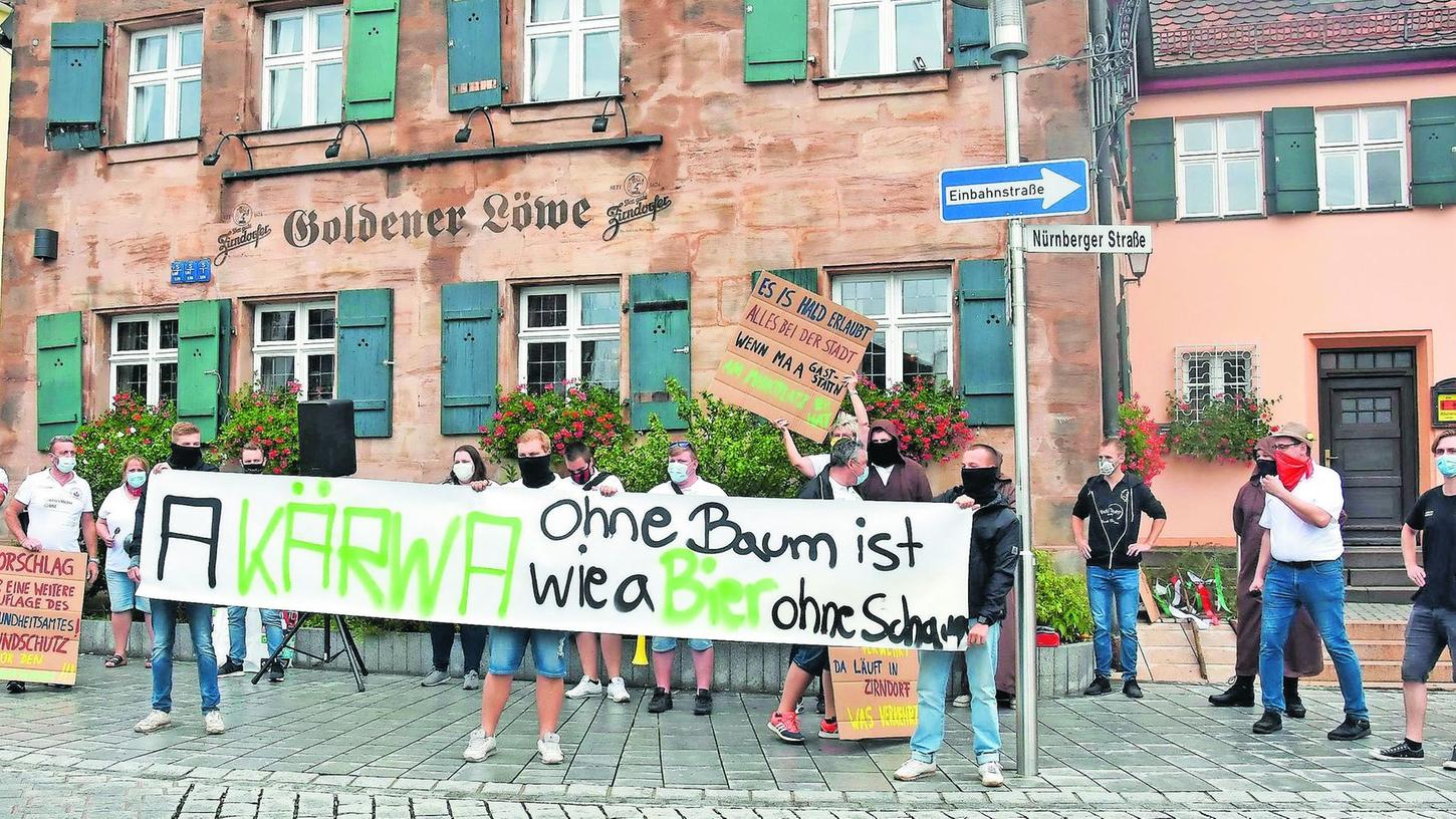 Kein Baum wegen Corona: Fränkische Kärwaburschen protestieren