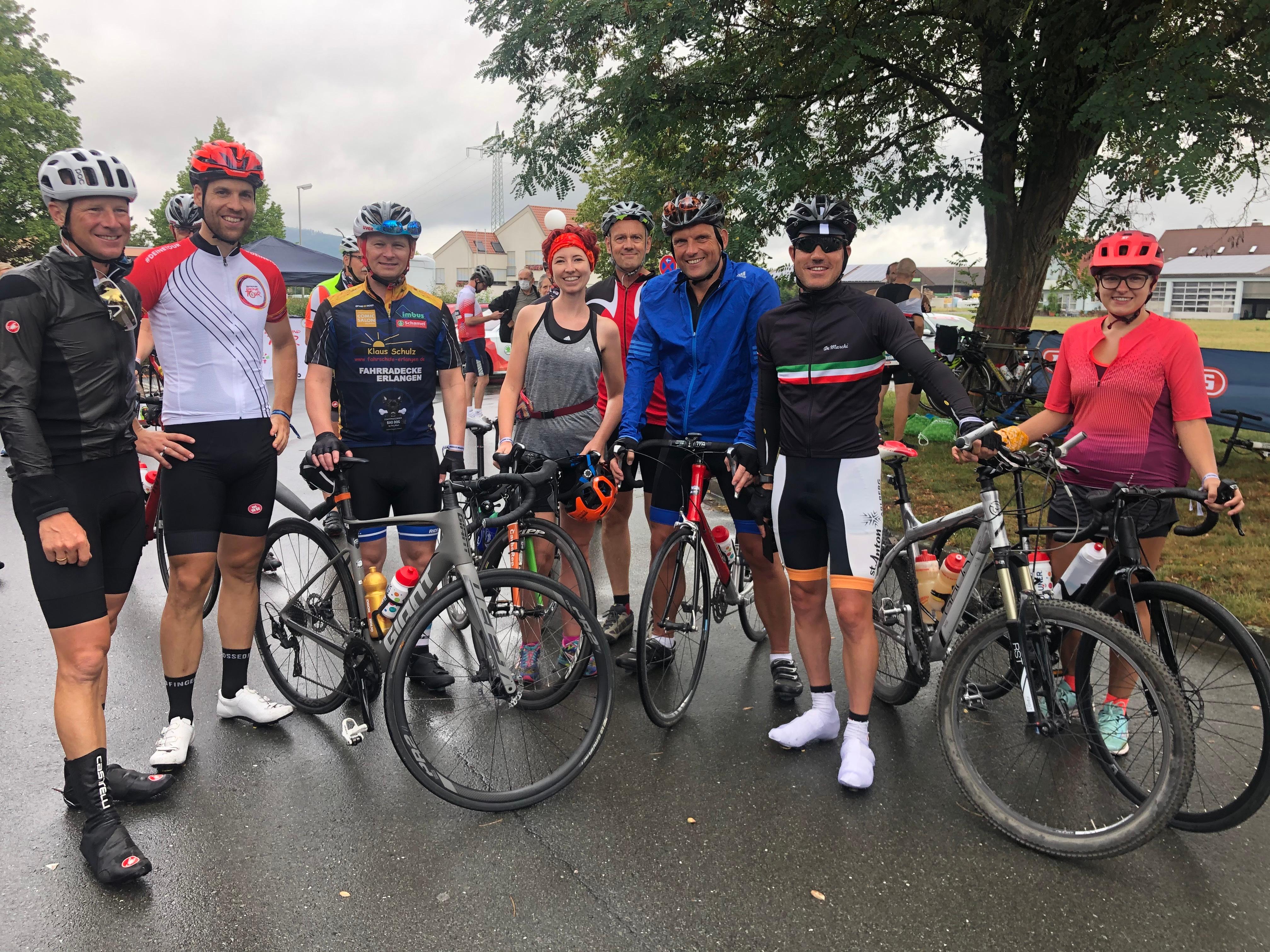 Für Sportredakteurin Katharina Tontsch (4. von links) war es die erste Rennrad-Tour ihres Lebens.