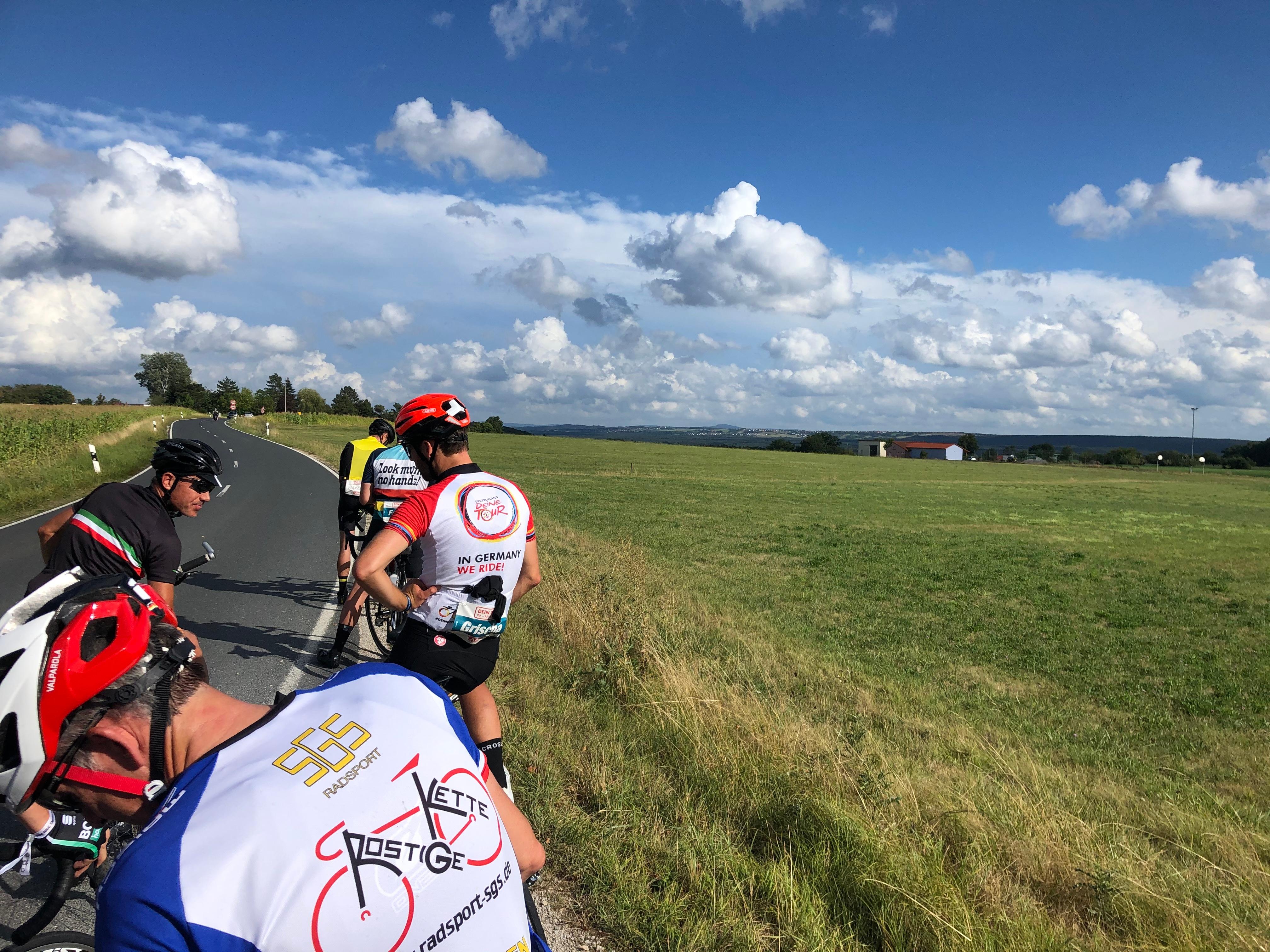 Zum Tour-Finale fahren die Starter von der Uni-Stadt durch die Fränkische Schweiz nach Nürnberg. 