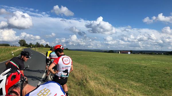 Zum Tour-Finale fahren die Starter von der Uni-Stadt durch die Fränkische Schweiz nach Nürnberg.