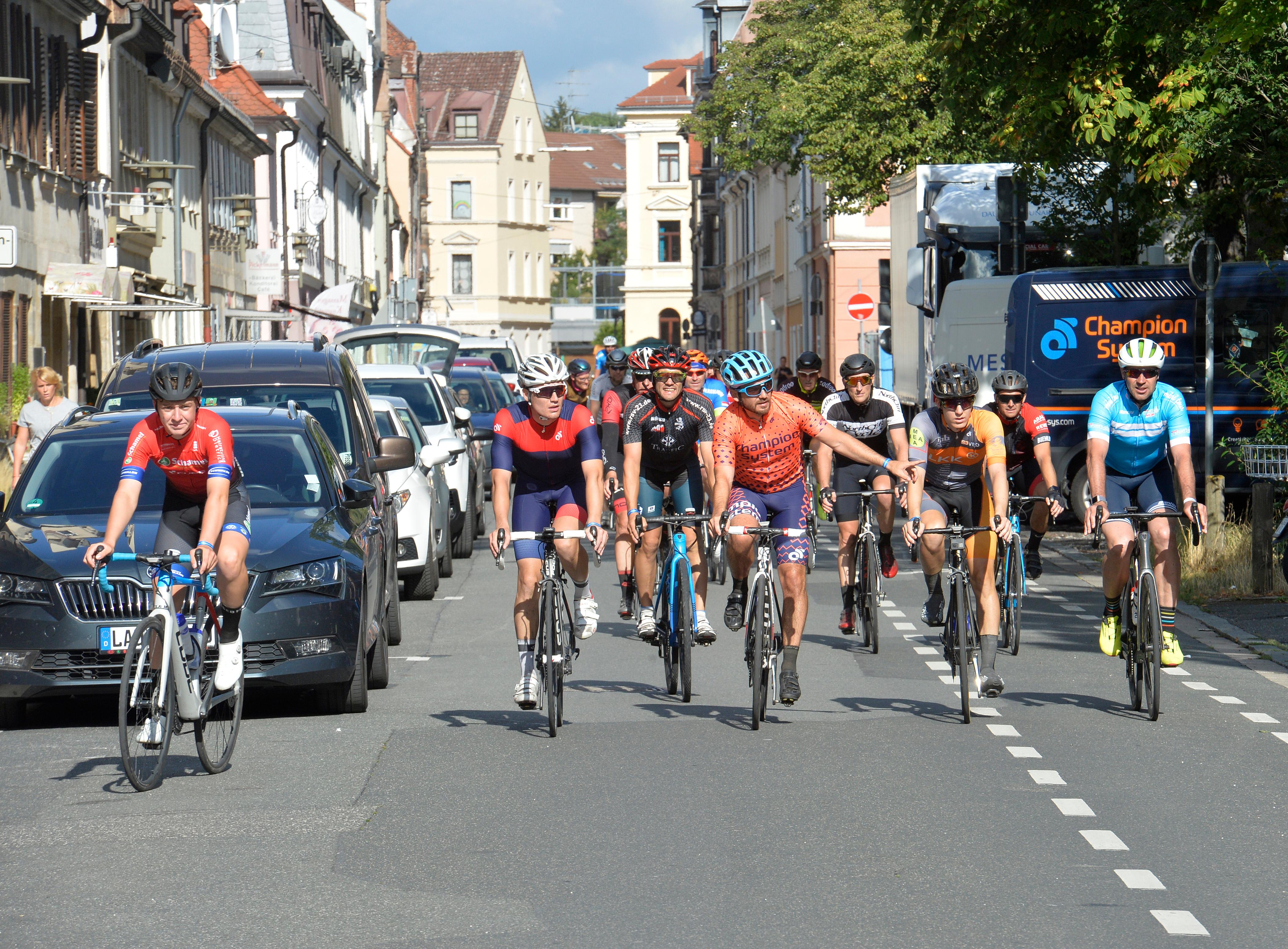 Die ersten Starter kamen gegen 16 Uhr ins Ziel, gestartet waren sie um 9 Uhr - Mittagspause inklusive.