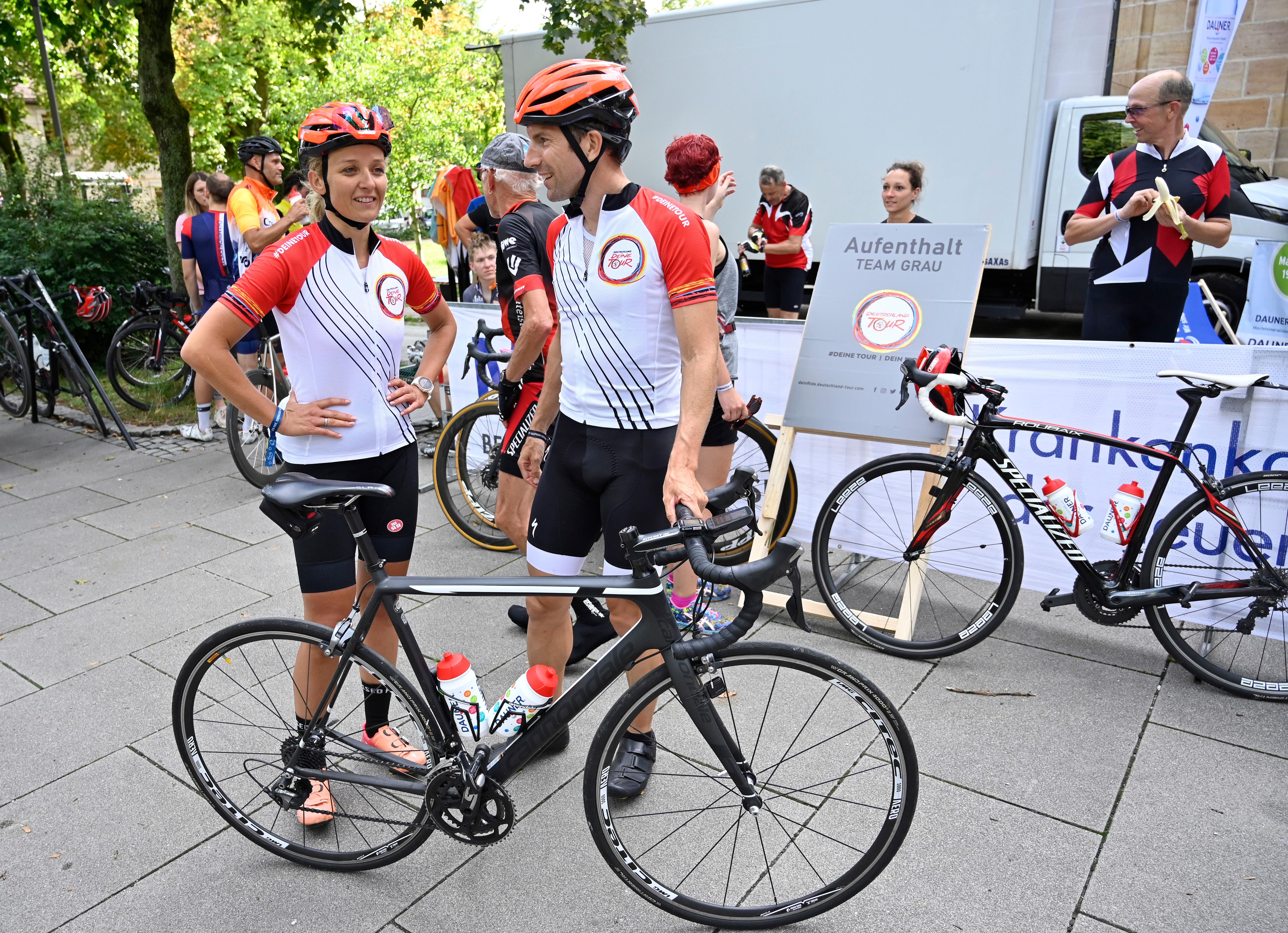 Haben ihre Gruppe super ins Ziel geführt: Die Guides der Tour.