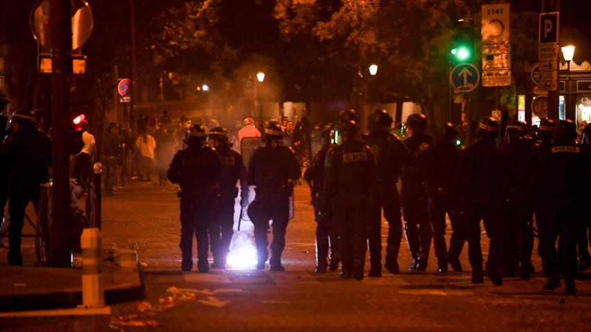 Bengalos und brennende Autos: Randale in Paris nach PSG-Niederlage
