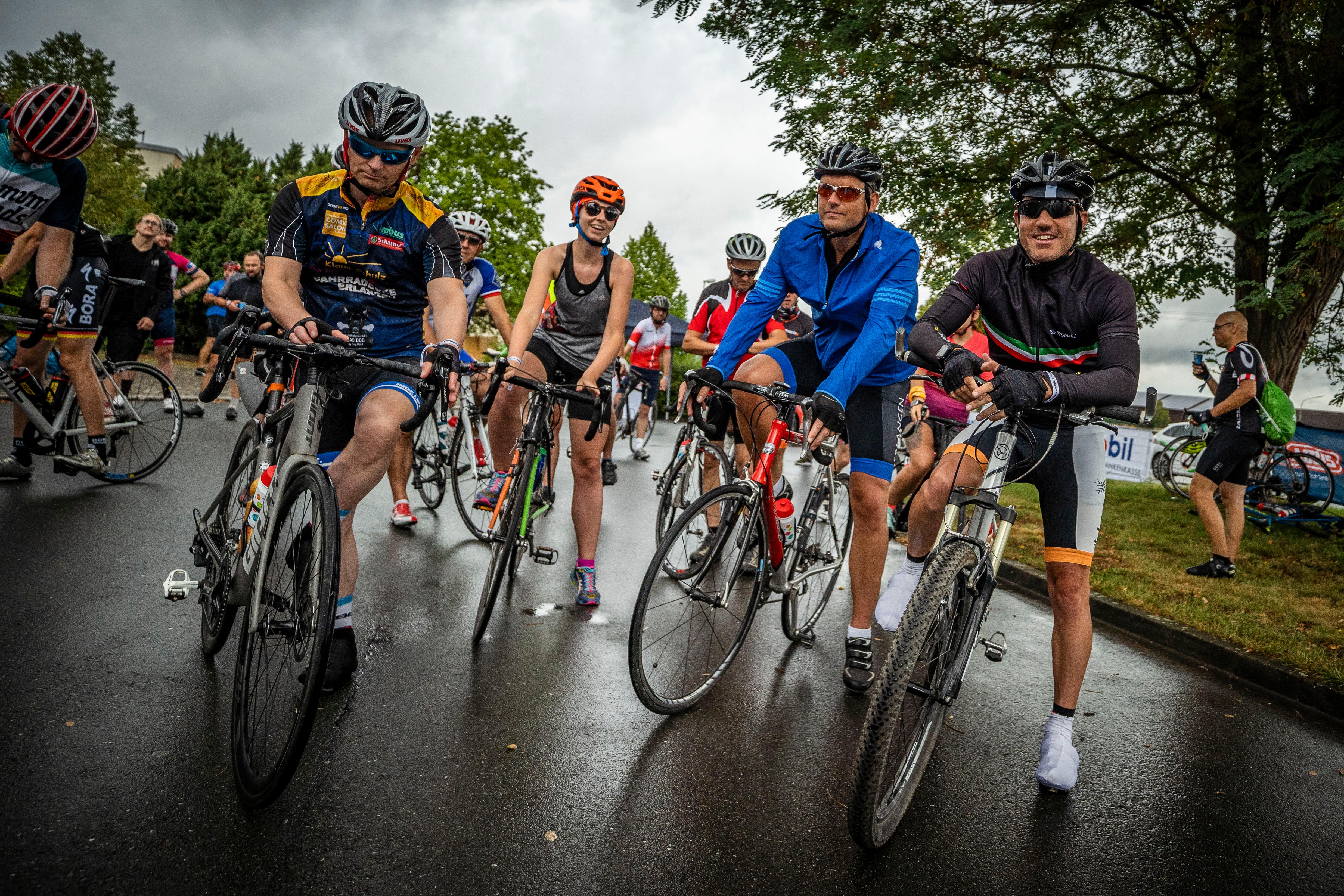 Die Deutschland Tour war zu Gast in Erlangen: Zwar ist das größte Straßenradrennen des Landes wegen Corona auf 2021 verschoben, einen Vorgeschmack aber gab es bereits. Beim "Dein Ride" konnten Hobbyfahrer die Original-Strecke hautnah kennenlernen. 