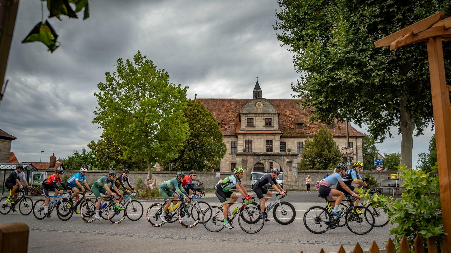Auf der Original-Strecke: Eine Gruppe Rennradfahrer hat 2020 den Kurs der Deutschland Tour durch die Fränkische Schweiz getestet.  