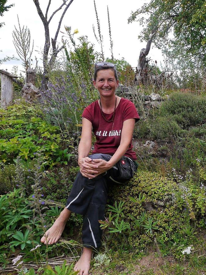 Jeden Tag geht Birgit Helbig in ihrem Garten auf Entdeckungstour. Und fast jeden Tag entdeckt sie tatsächlich neues.