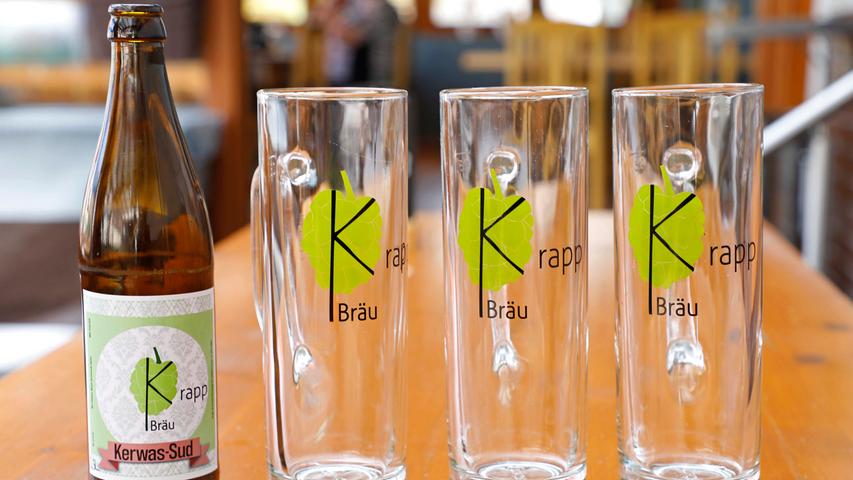 In der Alterlanger Gaststätte „Drei Linden“ schenkte Bierbrauer Marco Krapp pünktlich zur Kerwa 2020 eine Sonderedition aus.