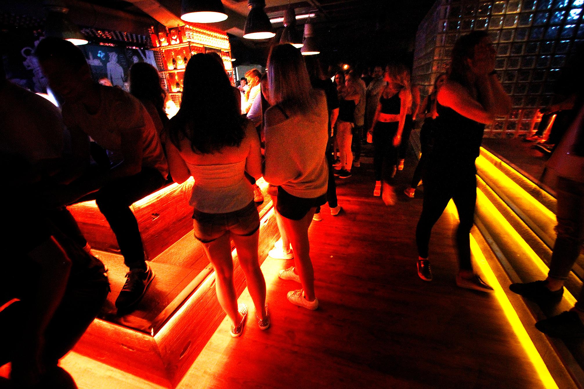 Die laute hausparty runter