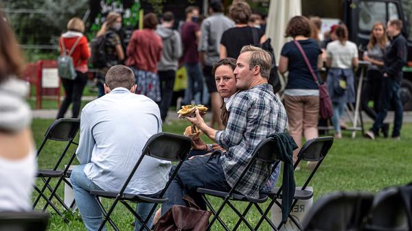 Auch das Publikum hatte Spaß beim Open Air auf der Kulturinsel Wöhrmühle.