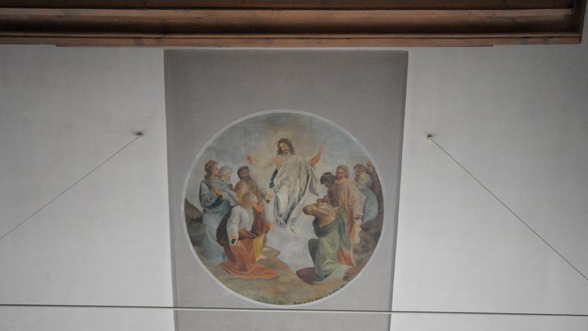 Rießbeck wird als Maler die Kirche neu gestalten. Unter dieses Deckengemälde aus dem 19. Jahrhundert etwa wird ...