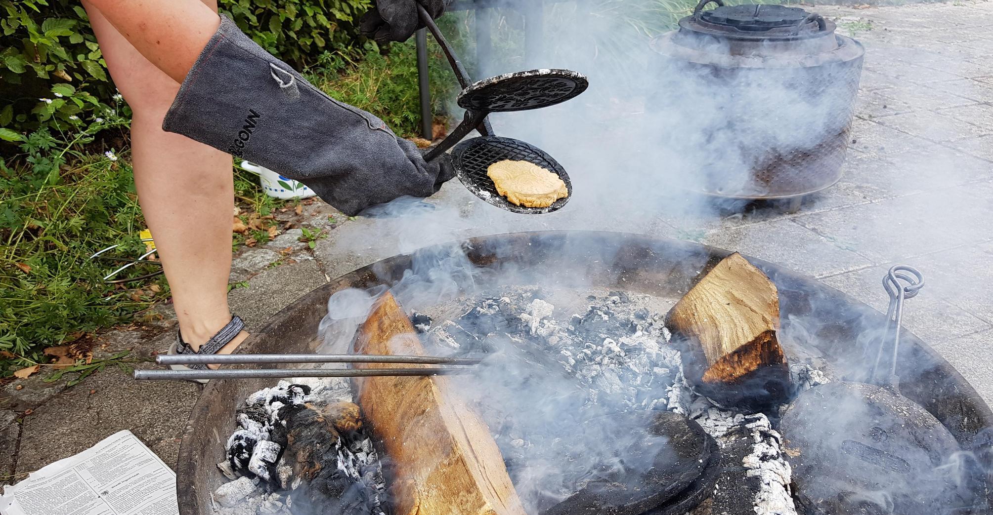 Altes Eisen Und Heisse Waffeln Auf Dem Feuer In Allersberg Allersberg Allersberg Nordbayern De