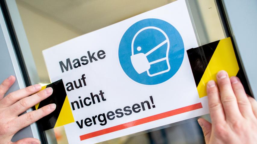 Bei Verstößen gegen die Maskenpflicht soll in allen Bundesländern mit Ausnahme von Sachsen-Anhalt ein Bußgeld von mindestens 50 Euro fällig werden. In Bayern sind die Bußgelder höher - 250 Euro kostet ein Verstoß. Das solle auch so bleiben, betonte Ministerpräsident Markus Söder.