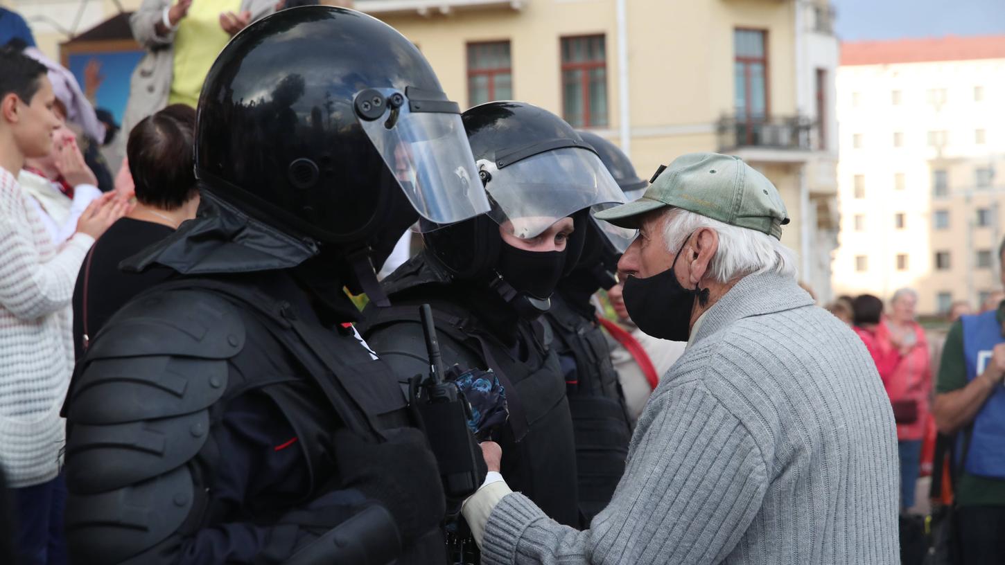 In Minsk, der Hauptstadt in Belarus, dauern die Proteste gegen den autoritären Staatschef Lukaschenko an.
