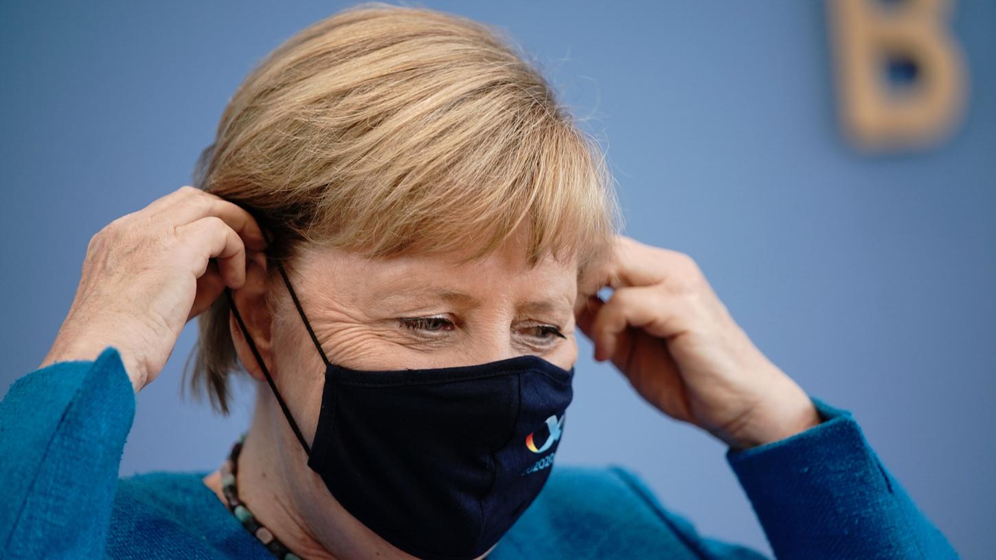 Der Umgang mit dem Virus werde im Herbst und Winter schwieriger werden, warnte Bundeskanzlerin Merkel in der Pressekonferenz.
Der Umgang mit dem Virus werde im Herbst und Winter schwieriger werden, warnte Bundeskanzlerin Merkel in der Pressekonferenz.