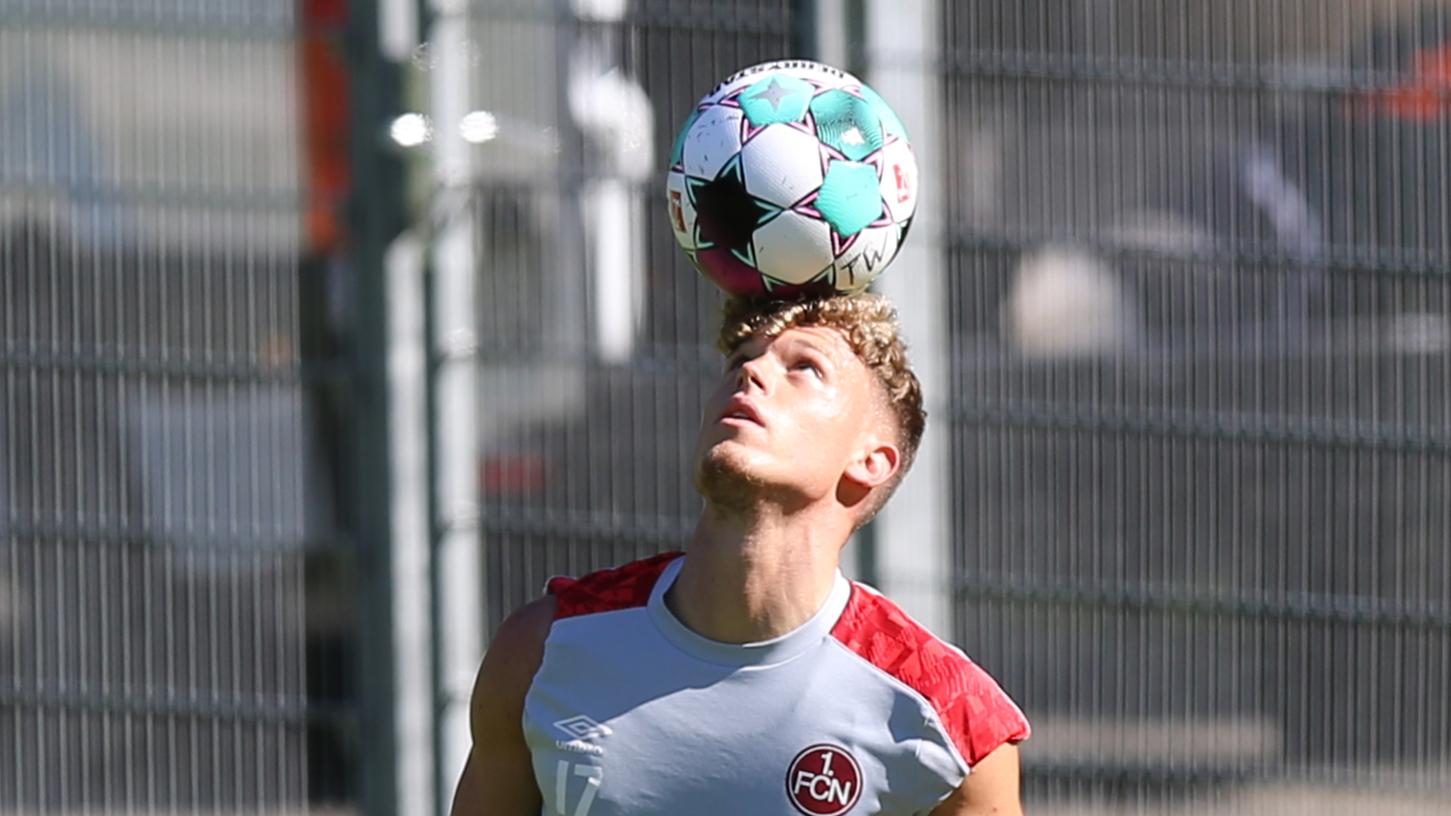 Blick nach oben - auch eine Liga höher? Robin Hack will zum 1. FC Köln in die Bundesliga, doch der Club plant in der Saison 2020/21 fest mit ihm.