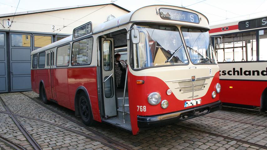 Büssing aus Braunschweig war früher ein bekannter Name im Omnibusbereich. Die Marke wurde Ende der 1960er- bis Anfang der 1970er-Jahre von MAN übernommen, woraufhin der Markenname Büssing von den Straßen verschwand. 