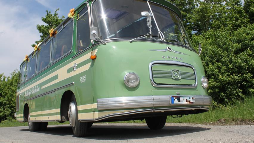 Die Kässbohrer-Fahrzeugwerke verkauften ihre Omnibusse unter dem Markennamen "Setra" - die Abkürzung für "Selbsttragend". Damit war das Konstruktionsprinzip der selbsttragenden Karosserie gemeint. Heute gehört die Marke Setra zum Daimler-Konzern. 