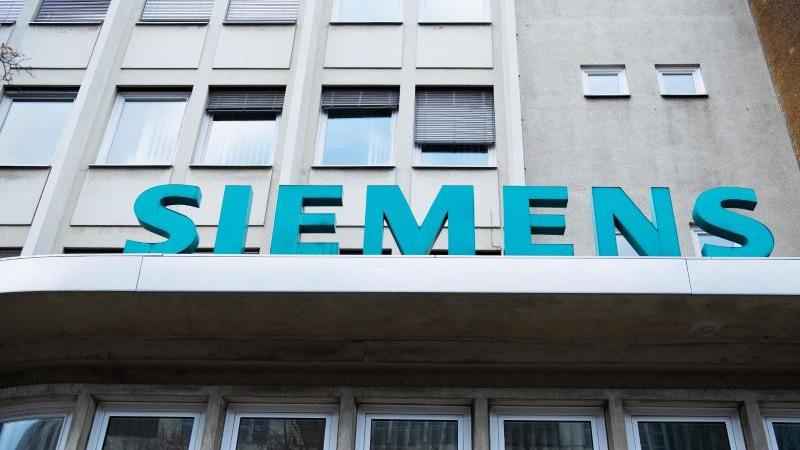 Vor der Abspaltung von Siemens Energy kommt heftige Kritik auf.