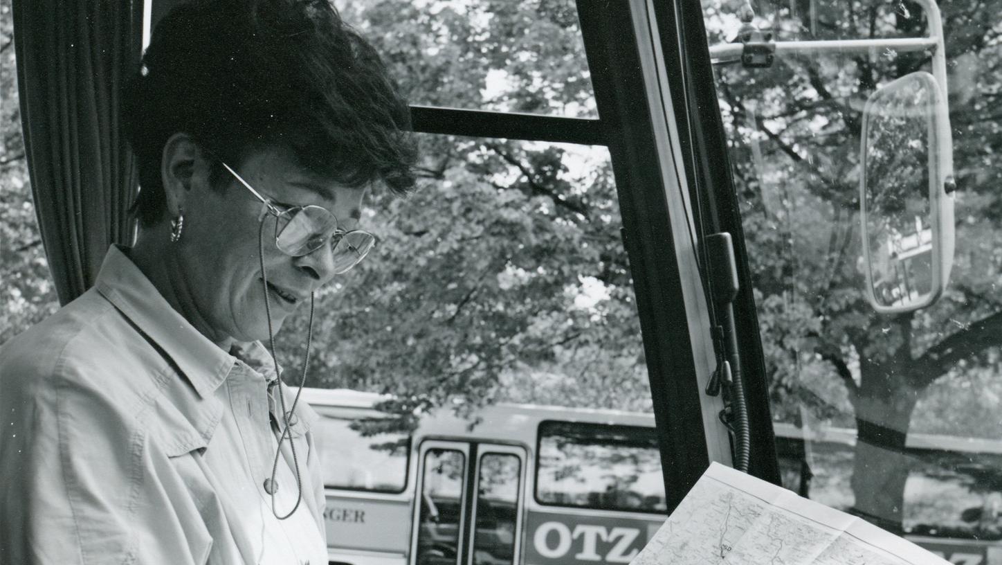 Als Fahrerin lenkte Rosa Schmidt ihren Bus souverän durch die Landschaft, betätigte sich nebenbei als Reiseführerin und behielt auf Straßenkarten stets den Überblick. 