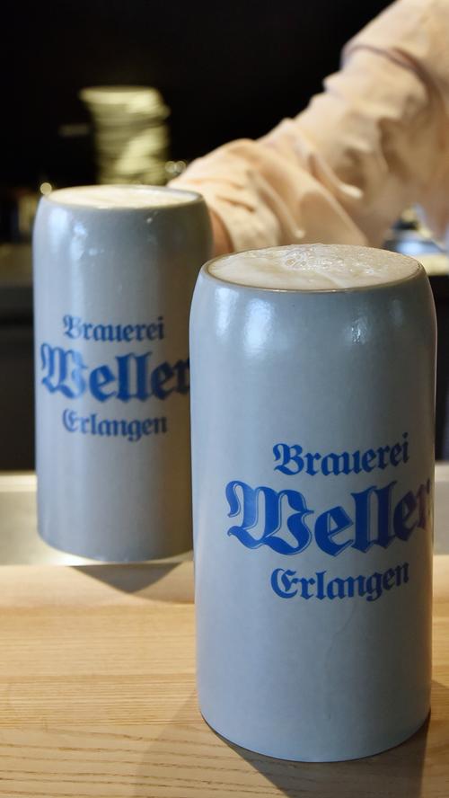 Noch fehlt eine eigene Brauanlage: Doch in der Thalermühle Erlangen wird bereits das eigene Bier der Brauerei-Genossenschaft Weller ausgeschenkt.