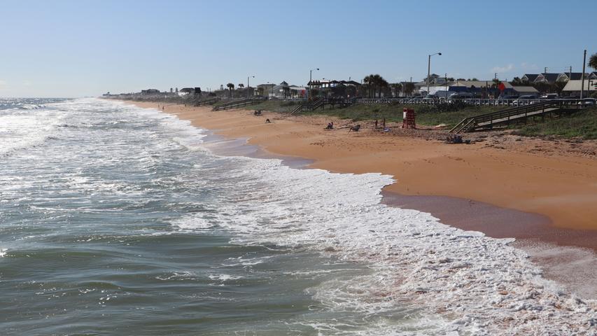 Bei St. Augustine, der angeblich ältesten Stadt der USA, ist der Sand auffallend rot.