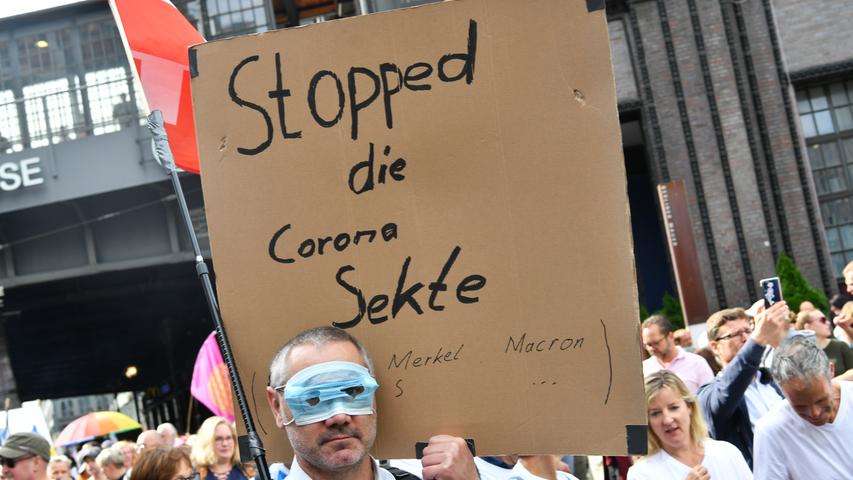 Anti-Corona-Demo aufgelöst: Verstöße, Reichsflaggen und Maskenverweigerer