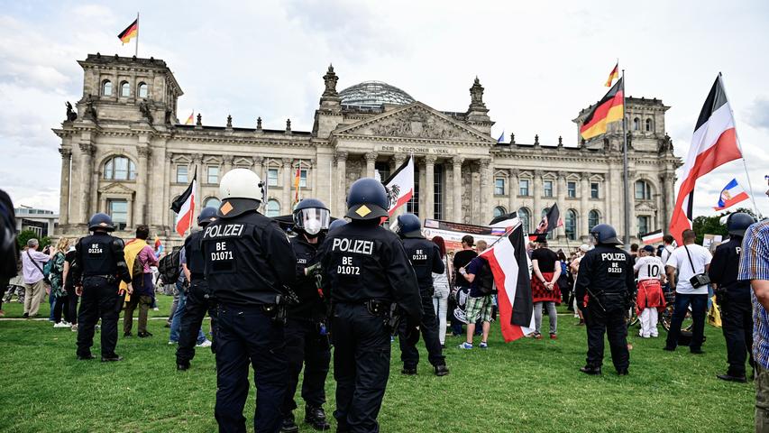 Anti-Corona-Demo aufgelöst: Verstöße, Reichsflaggen und Maskenverweigerer