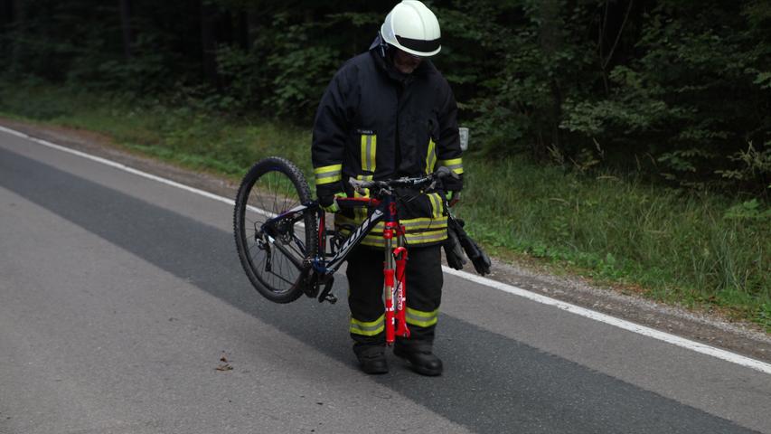 Kreis Ansbach: Biker kollidiert mit Reh und schleudert in Waldstück