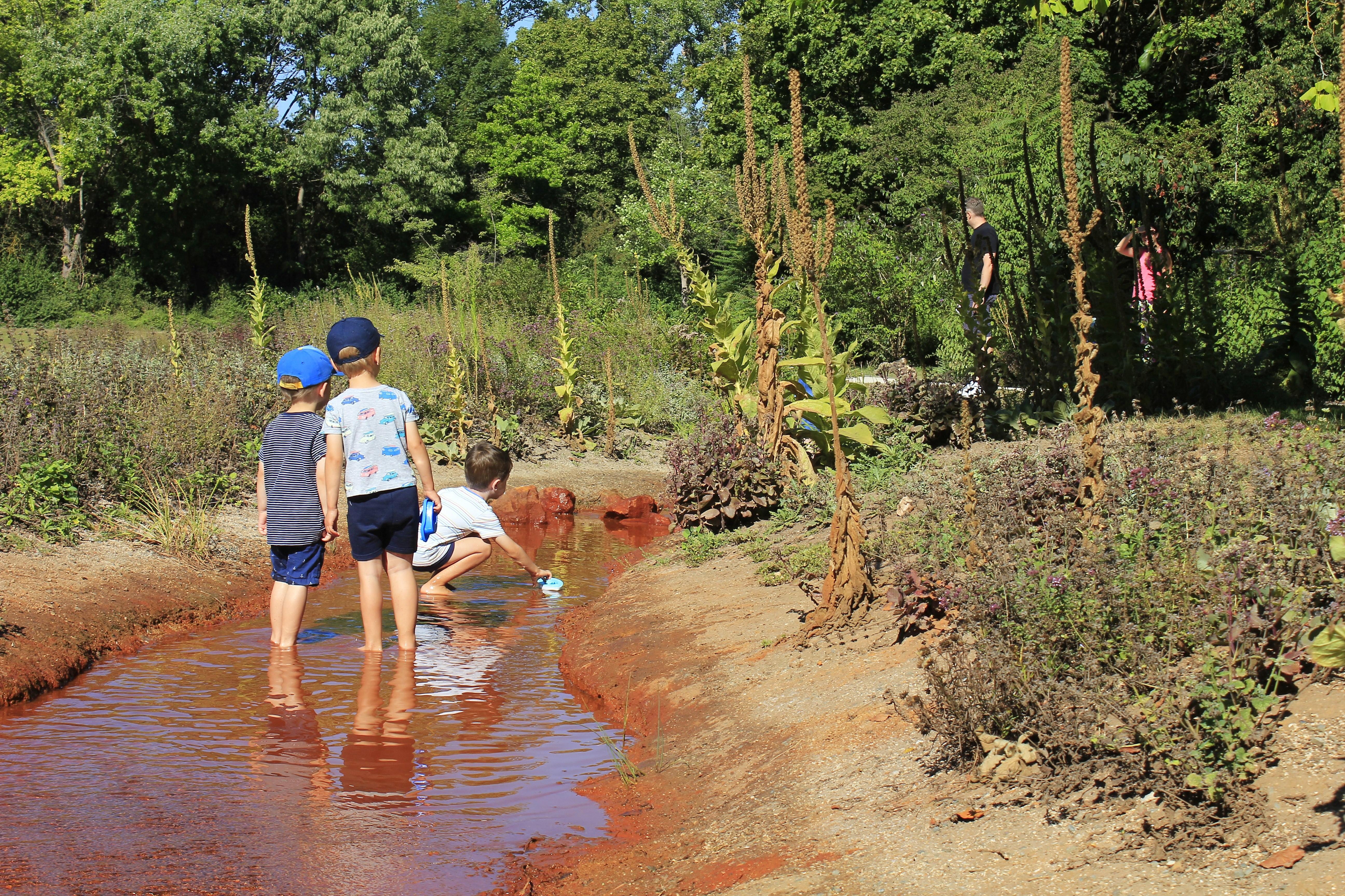 Doch auch der in den 1950ern entstandene Pavillon bröckelte in den um die Jahrtausendwende dahin, weshalb sich der rührige Förderverein Fürther Heilquellen (letztlich erfolgreich) für die Sanierung einsetzte.