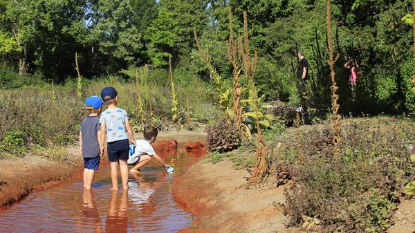 Doch auch der in den 1950ern entstandene Pavillon bröckelte in den um die Jahrtausendwende dahin, weshalb sich der rührige Förderverein Fürther Heilquellen (letztlich erfolgreich) für die Sanierung einsetzte.