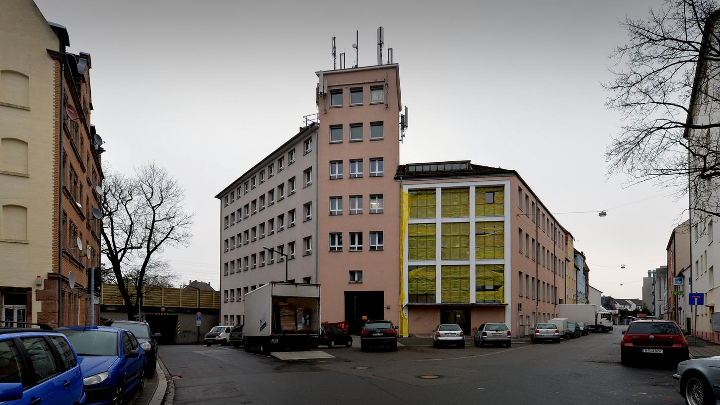 Covid-Fall in der Gemeinschaftsunterkunft in der Schloßstraße in Nürnberg. Das Haus wurde vorsorglich unter Quarantäne gestellt. Die Versorgung der rund 100 Bewohnerinnen und Bewohner ist sichergestellt.