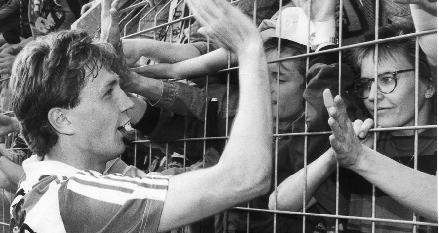 Bei Bayernligist Schweinfurt verdiente sich der stürmische Medizinstudent erste Sporen und die Aufmerksamkeit des FCN, der ihn in der Winterpause der Bundesliga-Spielzeit 1988/89 an Bord holte. Wirsching überzeugte auch in der Beletage des deutschen Profi-Fußballs, wurde dann aber durch Verletzungen lahmgelegt. Nach einer Zwischenstation in der unterfränkischen Heimat bei den "Schnüdeln" (Spitzname der Schweinfurter) wechselte der kurz darauf promovierte Sportmediziner 1994 zum Regionalligisten TSV Vestenbergsgreuth und erlebte mit diesem 1994/95 die Erstrunden-Pokalsensation gegen den FC Bayern.