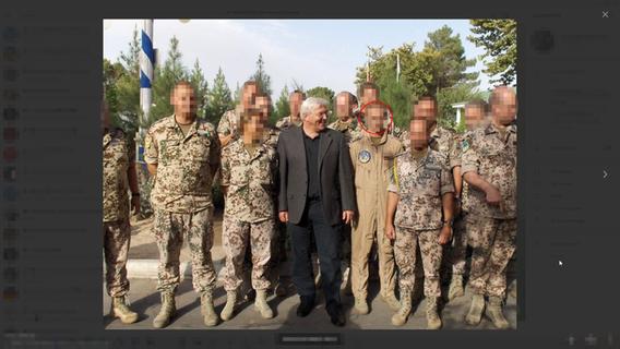 „Sie werden noch richtig bluten.“ Bei einem Truppenbesuch des früheren Außenministers Steinmeier stellte sich Ronny B. (Kreis) lachend neben den Politiker. „Sie werden noch richtig bluten.“ Bei einem Truppenbesuch des früheren Außenministers Steinmeier stellte sich Ronny B. (Kreis) lachend neben den Politiker.