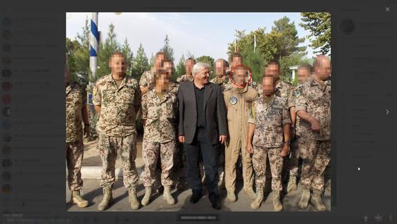 „Sie werden noch richtig bluten.“ Bei einem Truppenbesuch des früheren Außenministers Steinmeier stellte sich Ronny B. (Kreis) lachend neben den Politiker. 