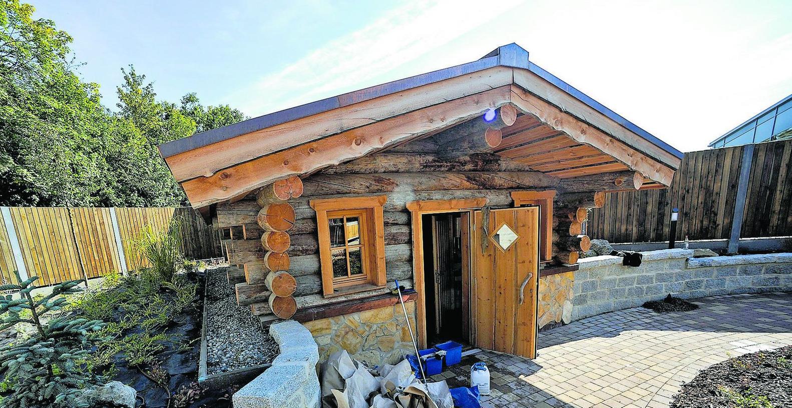 Der Saunabereich (hier die Kelo-Sauna) wurde nochmal für 178600 Euro attraktiver gestaltet. Der Saunabereich (hier die Kelo-Sauna) wurde nochmal für 178600 Euro attraktiver gestaltet.