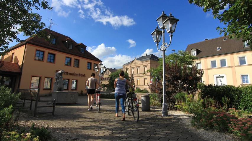 Der Kapellenplatz im Zentrum von Burgfarrnbach