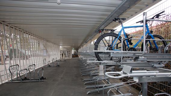 So großzügig ist das neue Fahrradparkhaus in Nürnberg