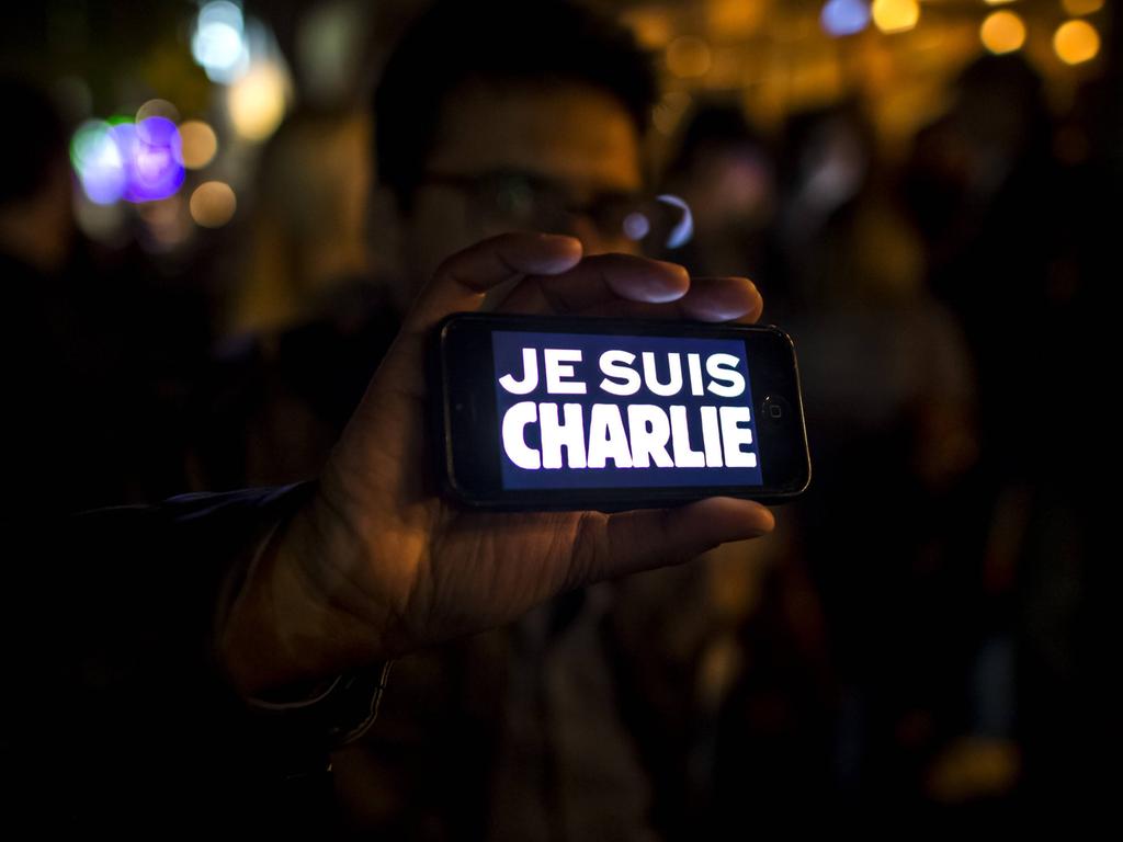 Die Solidarität mit Charlie Hebdo war weltweit groß. Unter dem Schlagwort "Je suis Charlie" ("Ich bin Charlie") halten Medienvertreter, aber auch die Bürger zusammen.