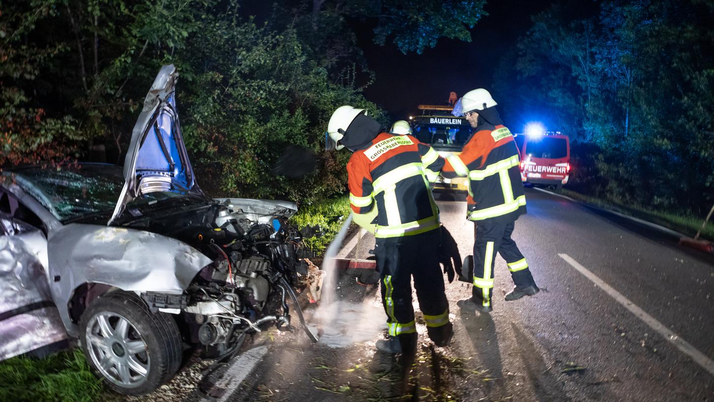 Im Landkreis Fürth kam es am Donnerstagabend zu einem schweren Verkehrsunfall, bei dem eine Person verletzt wurde. 